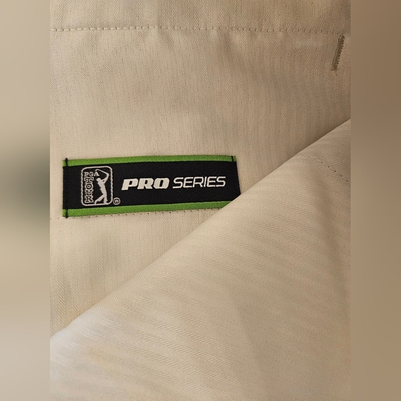 Golf Pro Men's‎ Tan Cargo  Shorts - Picture 2 of 5